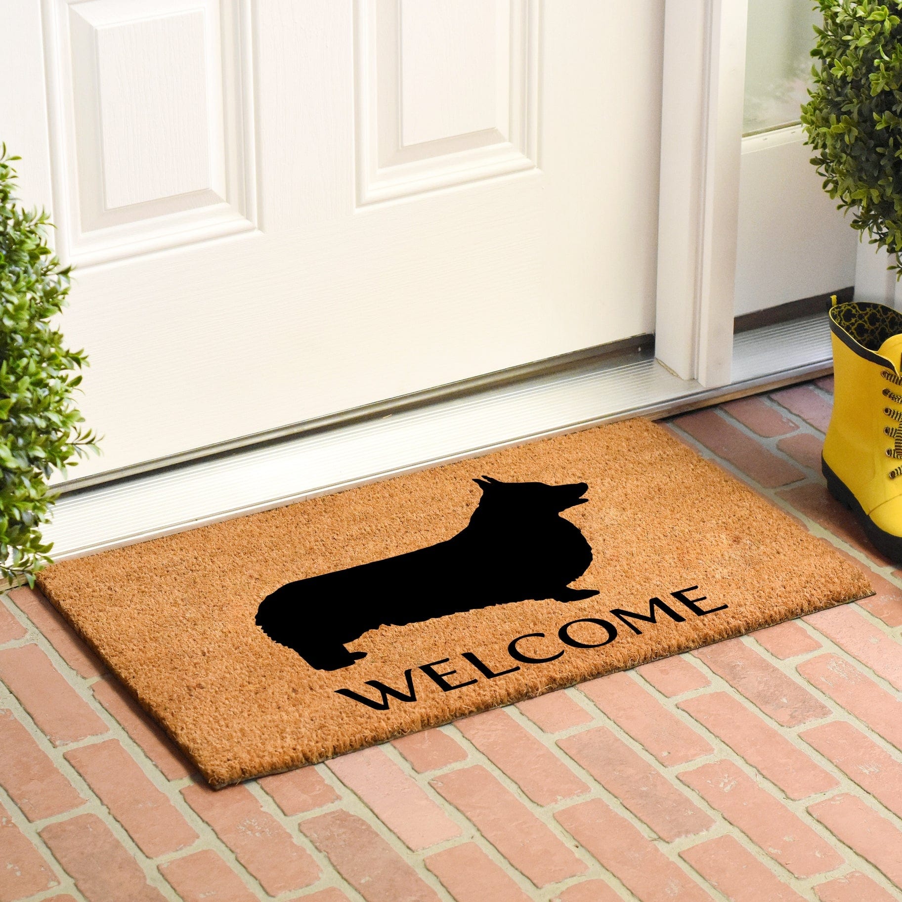 FAIRE - Calloway Mills Decor Pembroke Welsh Corgi Coir Welcome Mat Made in the USA