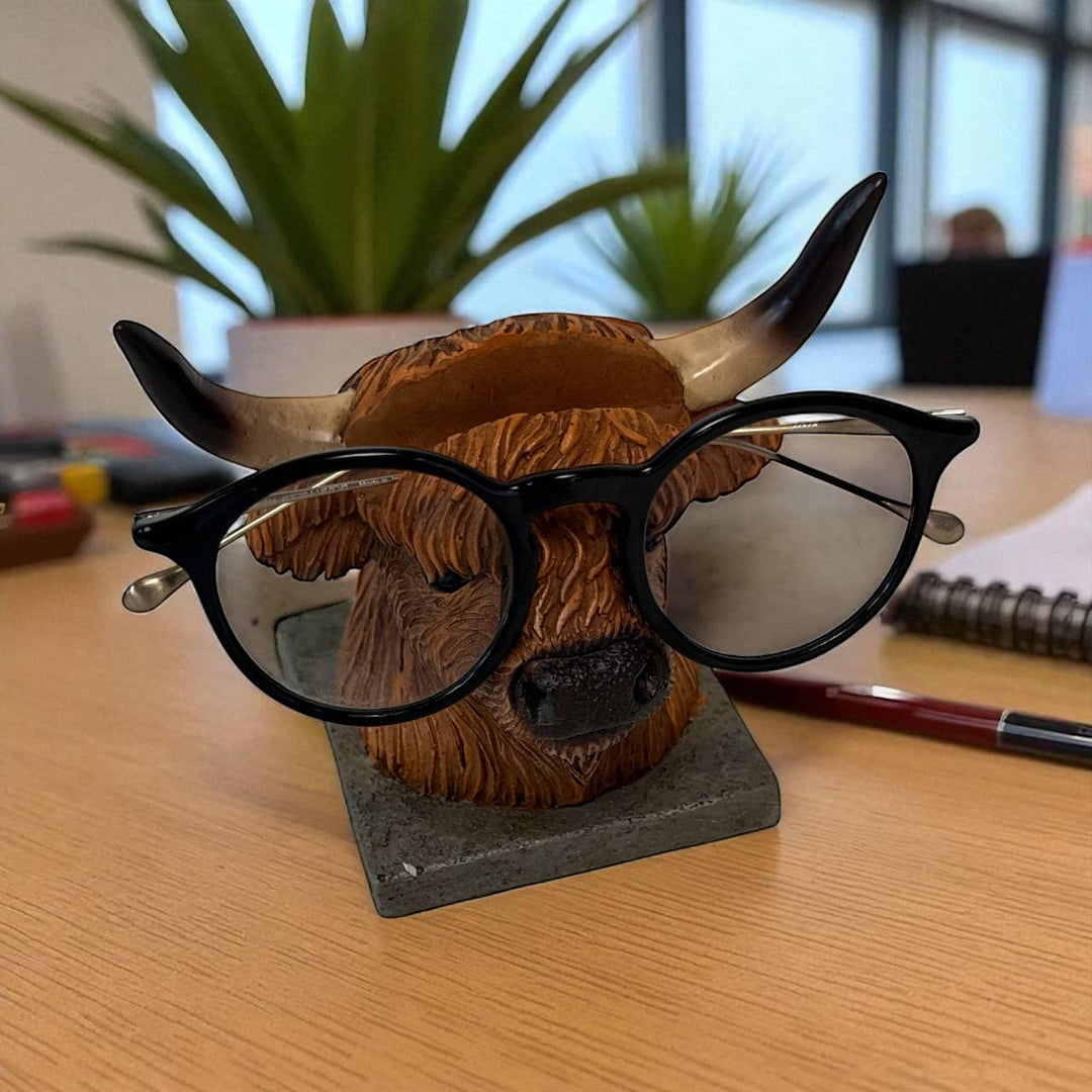 De Leon Collections De Leon Collections - Highland Cow Eyeglasses Holder – Funny Farmhouse Desk or Nig