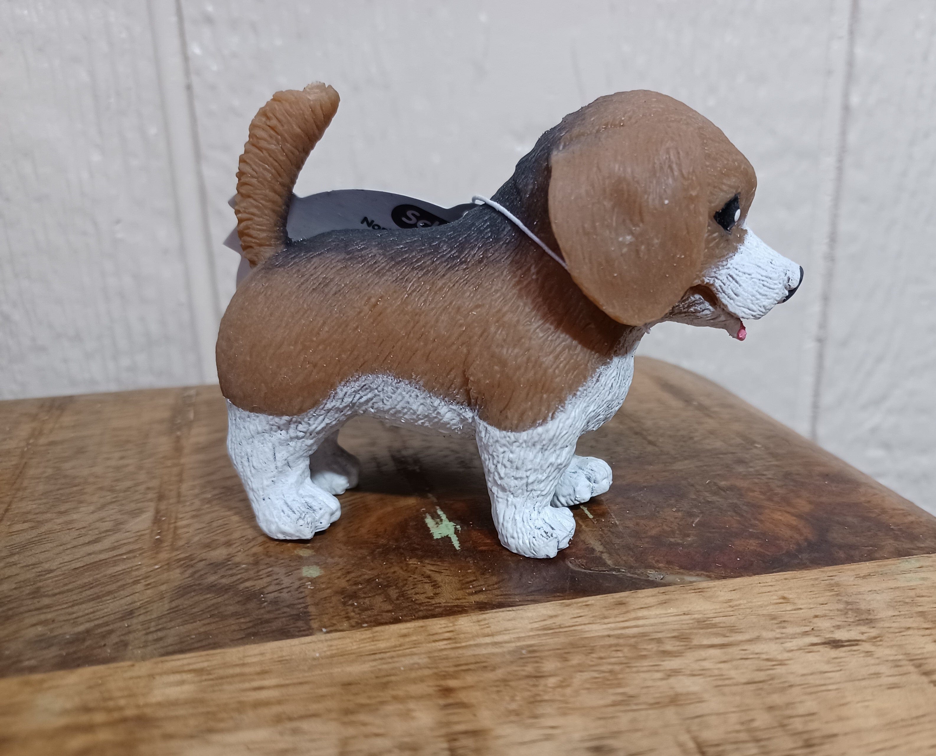 Pocket Pups Series 1 Beagle Squeeze Toy 