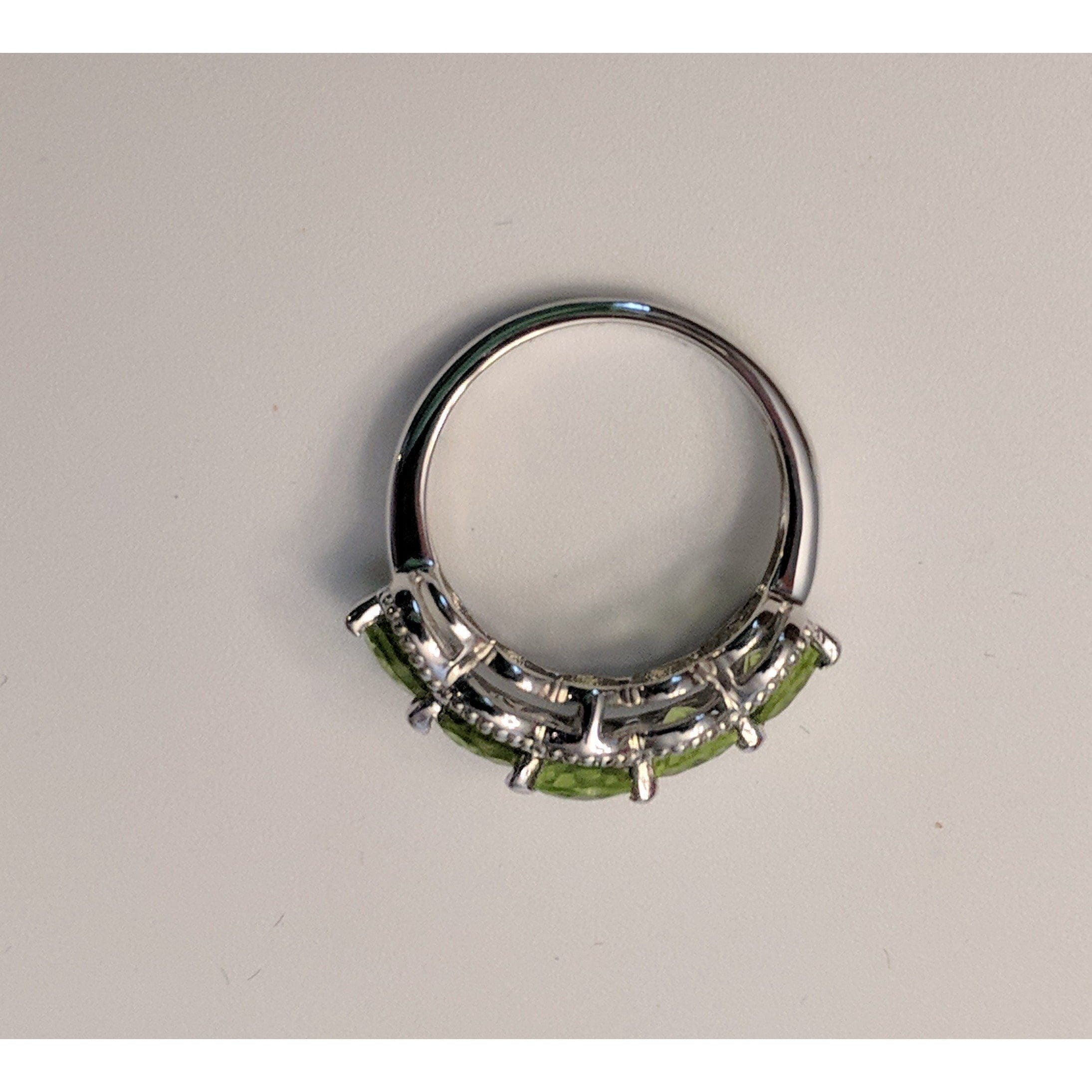 Gorgeous and Affordable 4ctw Peridot Ring in 925 Silver - The Pink Pigs, A Compassionate Boutique
